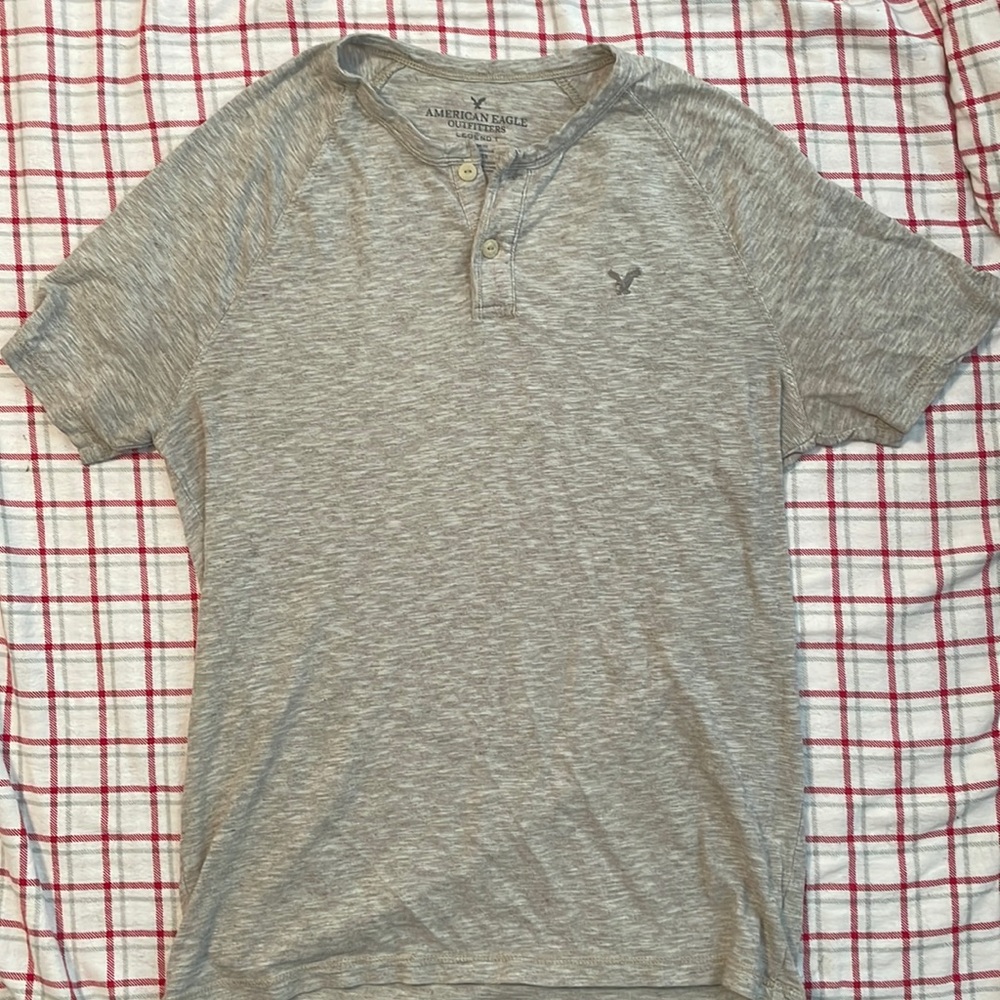 American eagle men’s. Size small